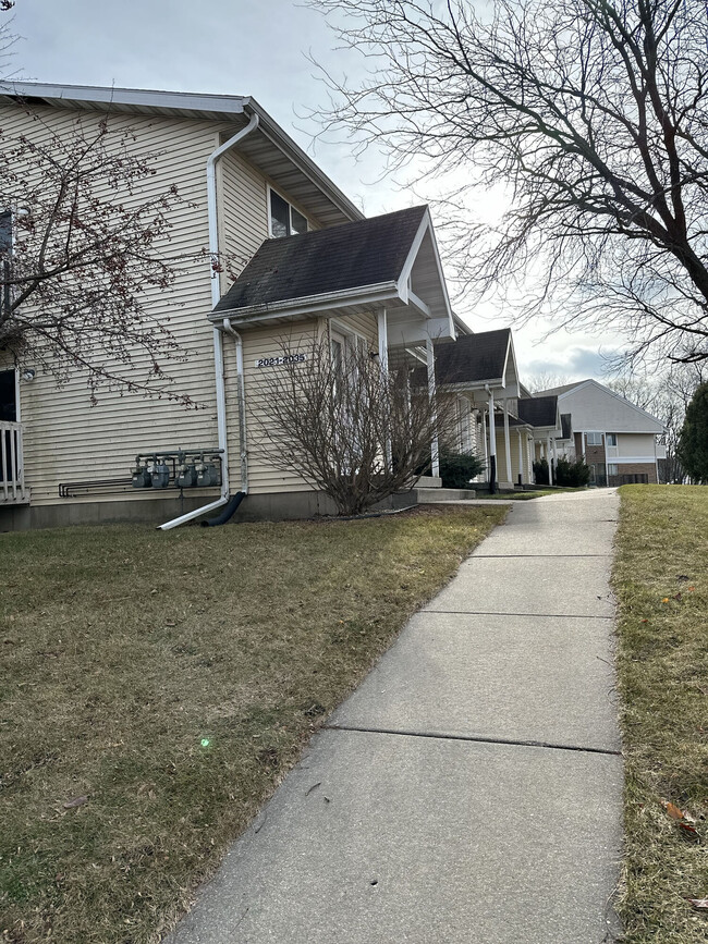 Building Photo - Riverstone Townhomes