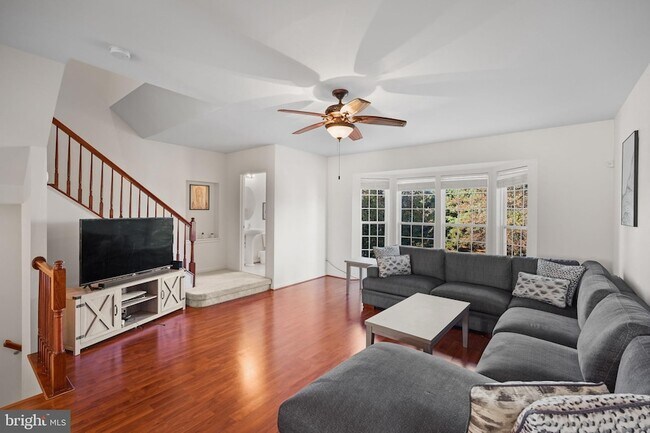 Foto del edificio - 12 Popes Creek Ln