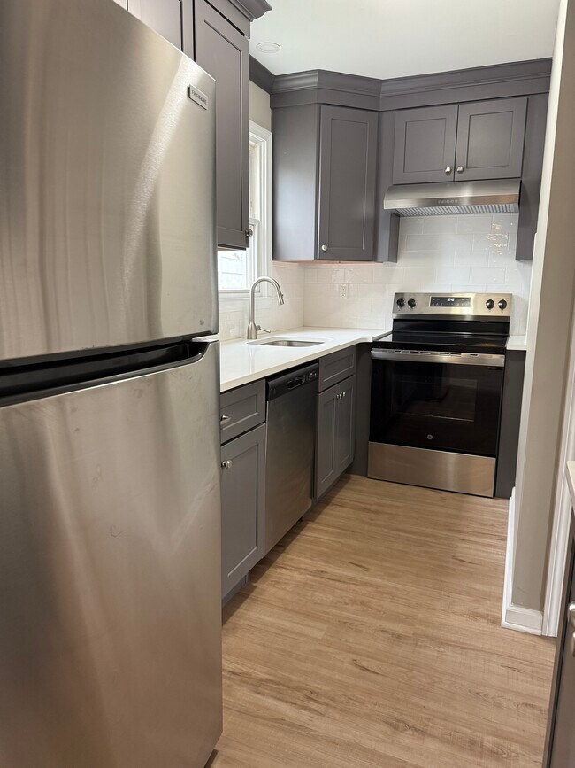 Foto del edificio - 2 Frances Ave