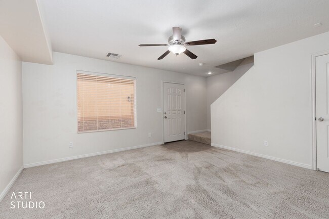 Foto del edificio - Sky Hawk Townhome