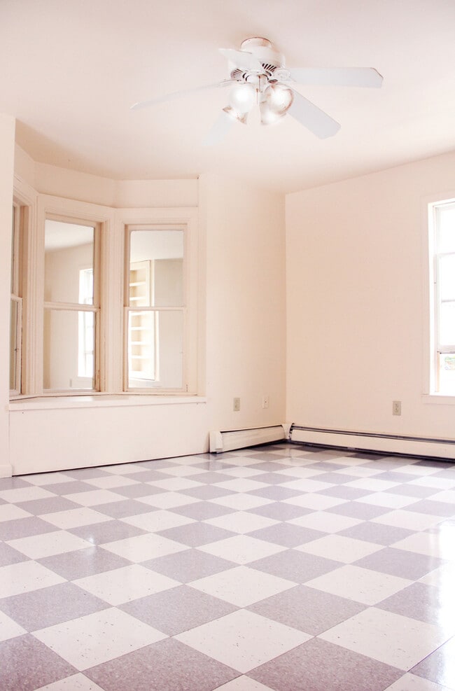 Photo - 122 North St Apartment