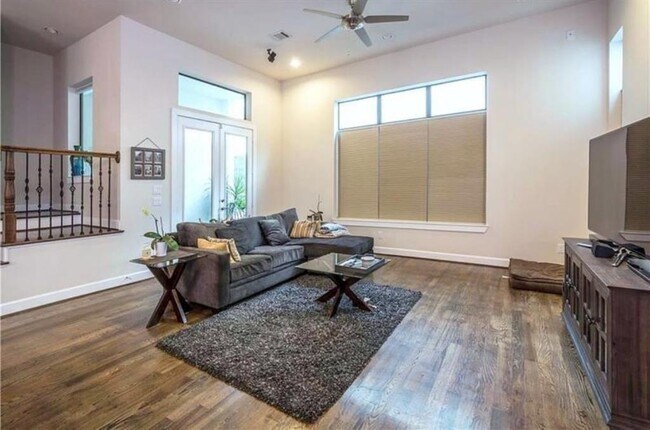 Foto del edificio - 5729 Larkin St
