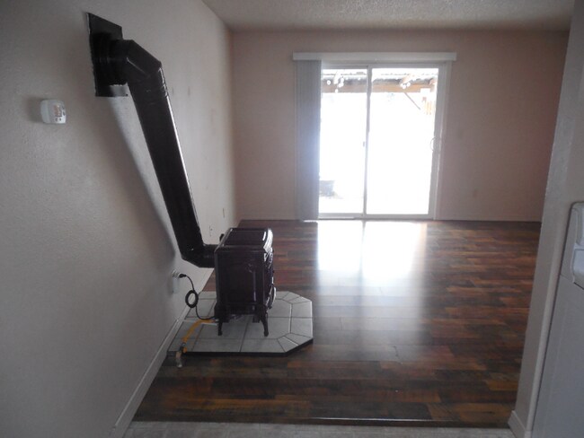 Foto del edificio - 421 N Davis St