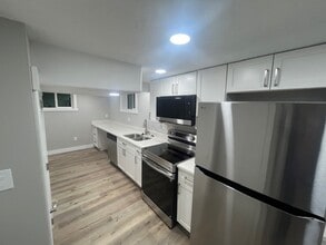 Building Photo - 1311 Court Ln