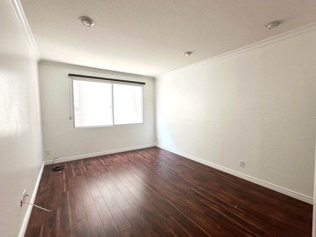 Foto del edificio - Spacious 2 bedroom condo in West LA