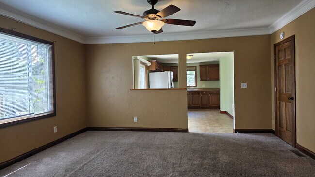 Foto del edificio - Large 2 bedroom Duplex- LOWER