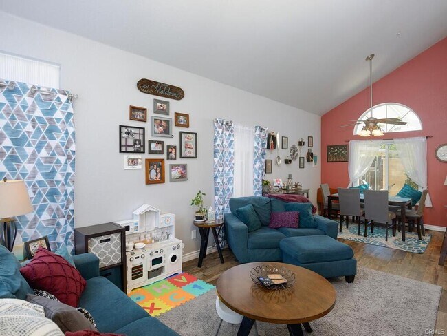 Building Photo - 13605 Kings Canyon Ct