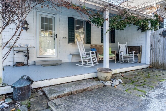 Foto del edificio - 415 Barlows Landing Rd