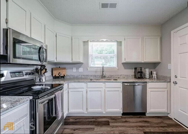 Building Photo - 1020 Crooked Creek Rd