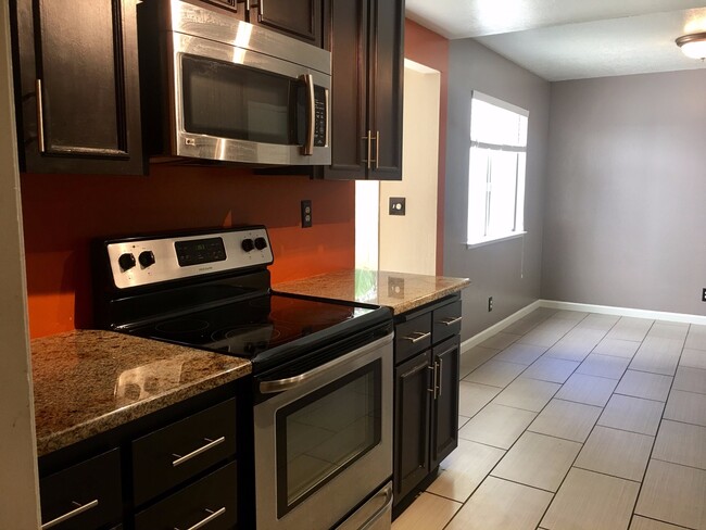 Building Photo - 131 Fountainhead Ct
