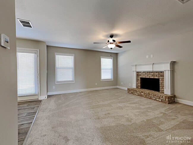 Foto del edificio - 210 Livingston Ct