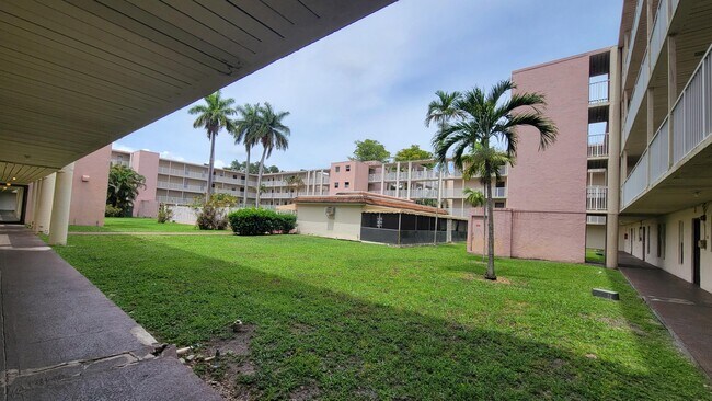Foto del edificio - 2800 NW 56th Ave