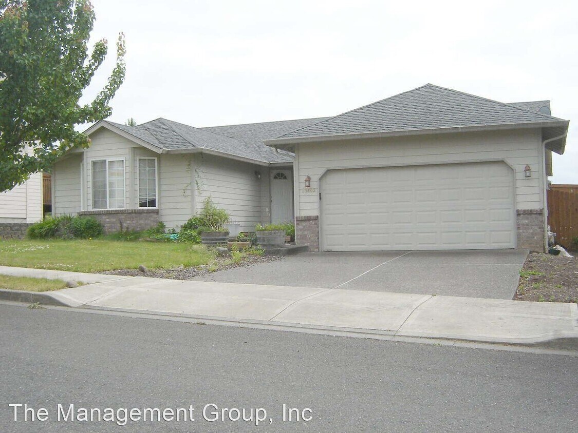 3 br, 2 bath House - 19603 SE 42nd Street
