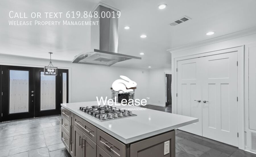 Primary Photo - Luxury Hilltop Home with Two Master Suites...