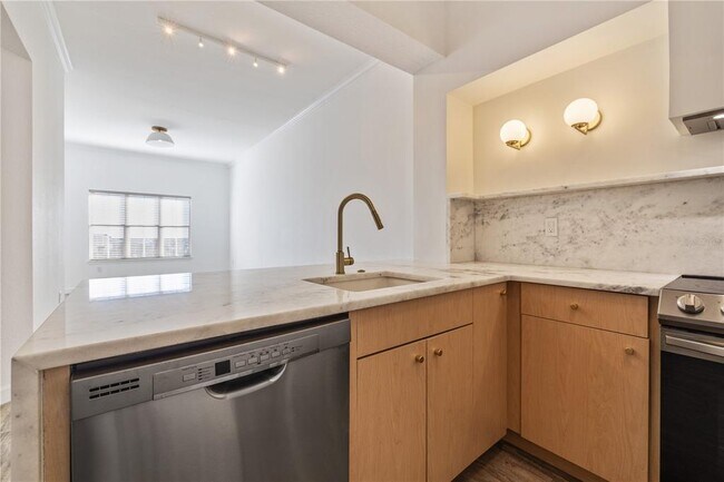 Foto del edificio - 100 4th Ave S