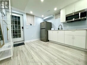Building Photo - 51 Cayton Cres