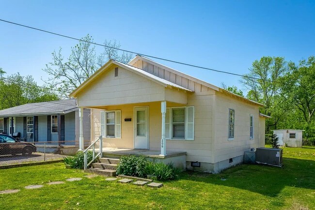 Building Photo - 206 Spruce St