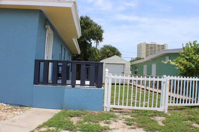 Building Photo - 3405 S Peninsula Dr