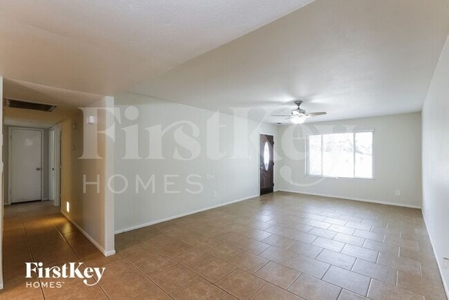 Building Photo - 5715 S Siesta Ln