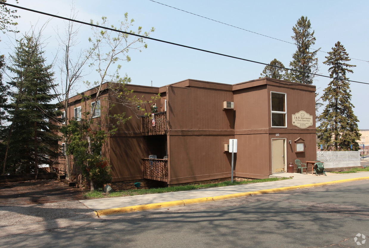 Foto del edificio - j & R Apartments