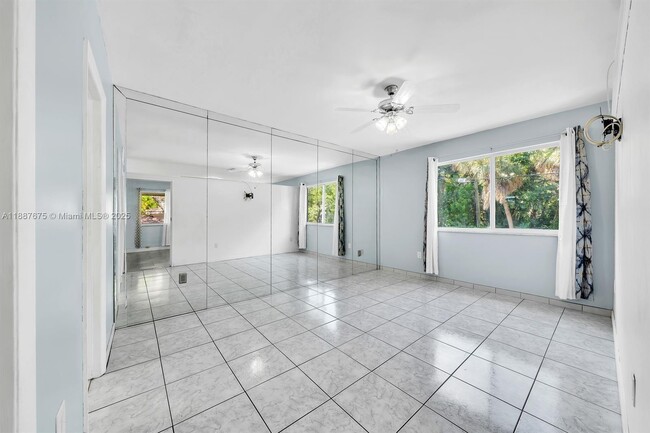 Building Photo - 1610 SW 30th Pl
