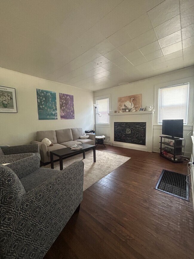 Foto del edificio - *Available 2026* Charming 3 Bed 1 Bath Home!