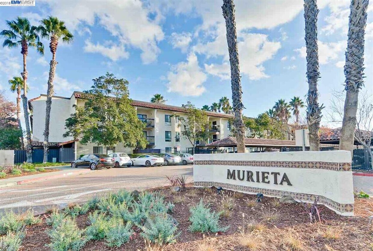 Foto principal - COMING SOON! $2850 / 2 BR - GORGEOUS REMOD...