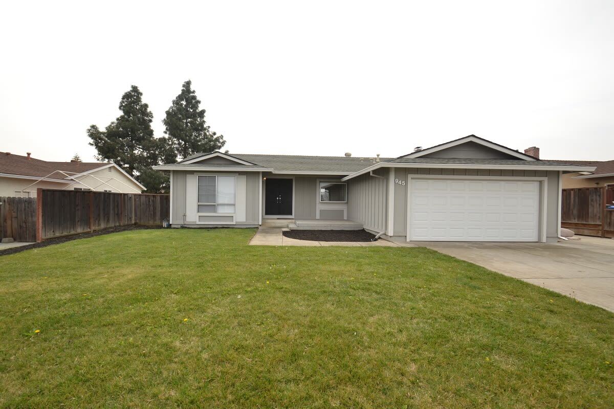 Primary Photo - 945 Chianti Way