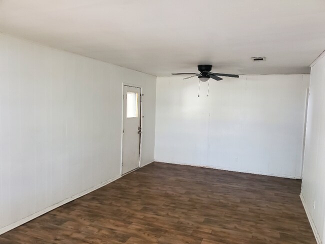 Building Photo - 919 Kings Rd