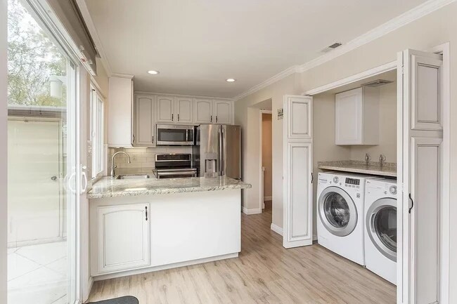 Building Photo - 8749 Woodman Way