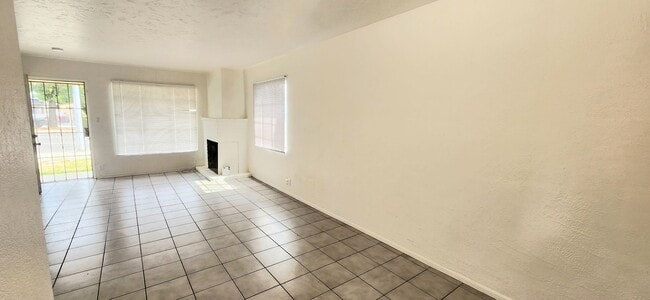 Foto del edificio - Charming 3 Bedroom, 1 Bathroom Available for Rent