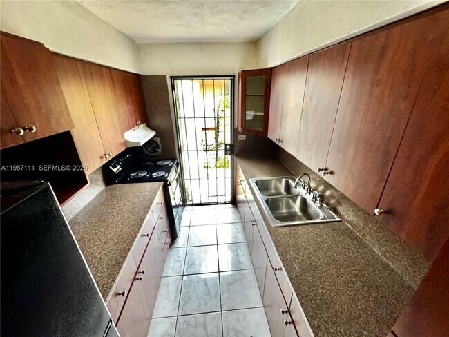 Foto del edificio - 1232 NE 136th Terrace