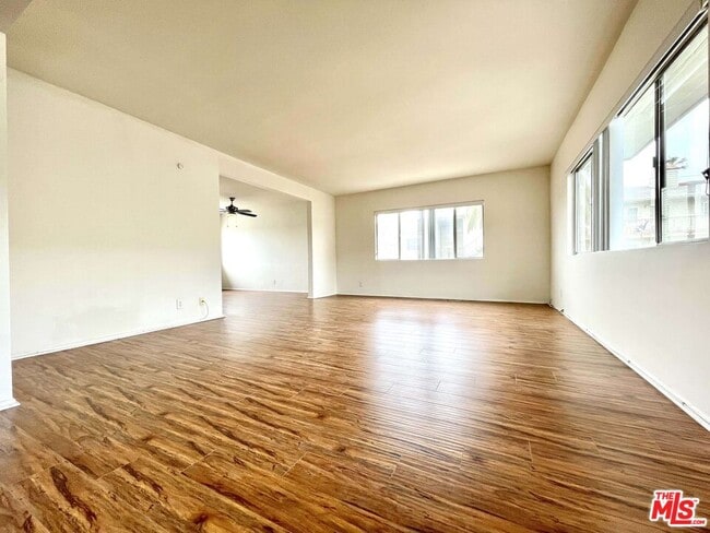 Foto del edificio - 127 Loma Vista St