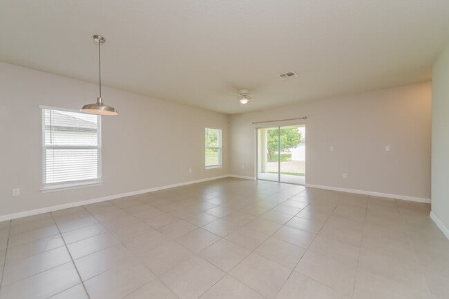 Building Photo - 994 James Dr