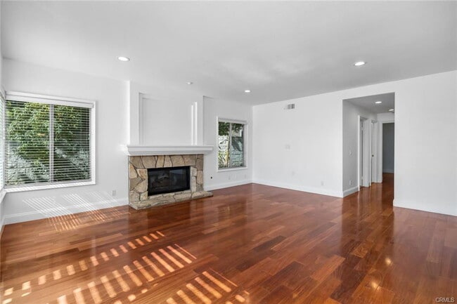 Building Photo - 25 Paradise Cove
