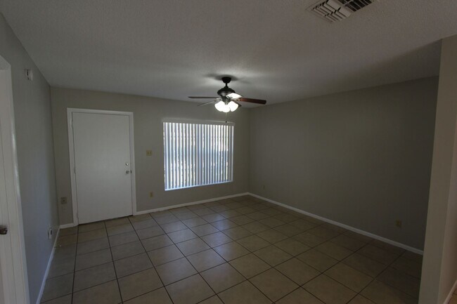 Foto del edificio - Lovely Home Available NOW!