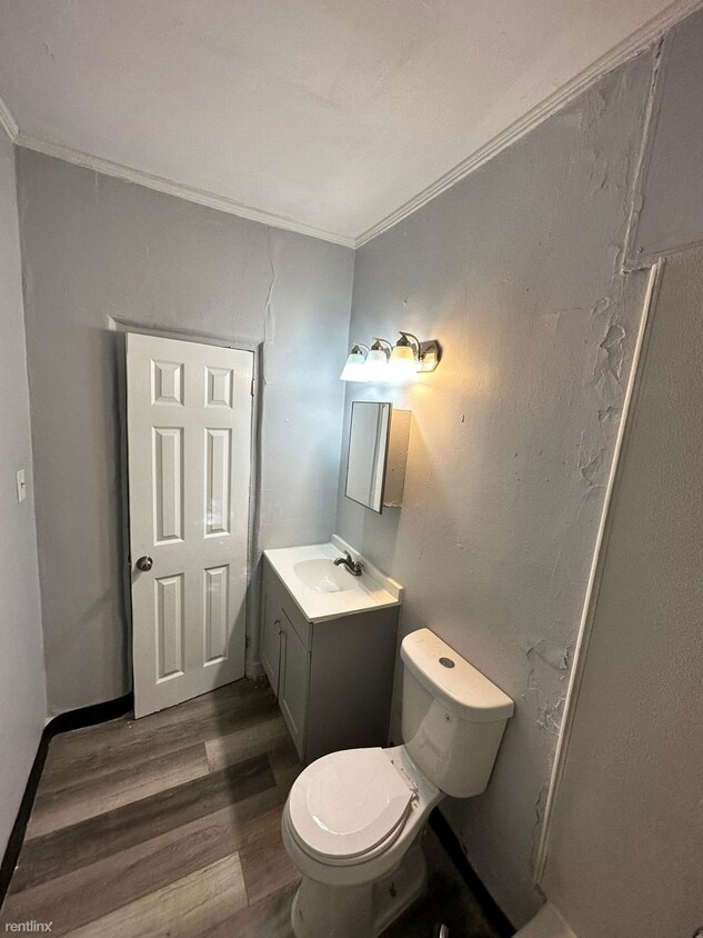 Building Photo - 3 br, 1 bath House - 10 Burgess Court