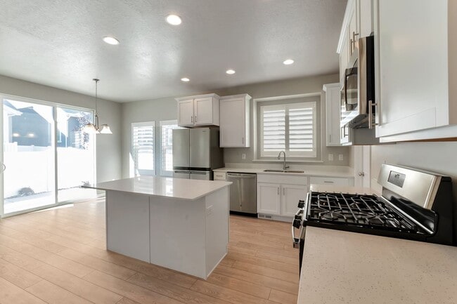 Building Photo - LEHI HOUSE W ATTACHED 2 CAR, LANDSCAPING &...