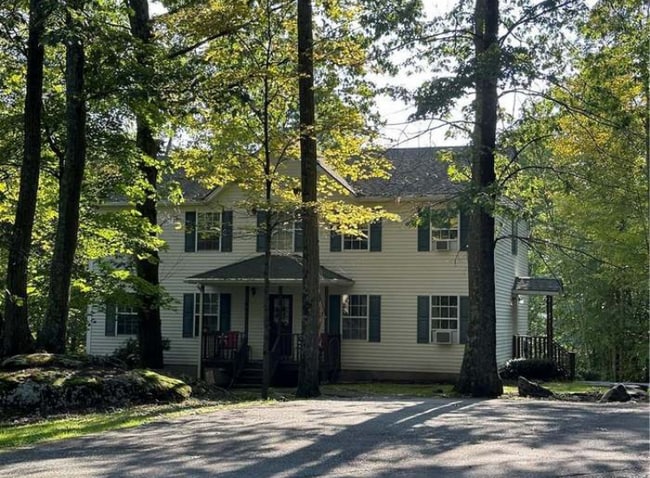 Building Photo - 198 N Fostertown Dr