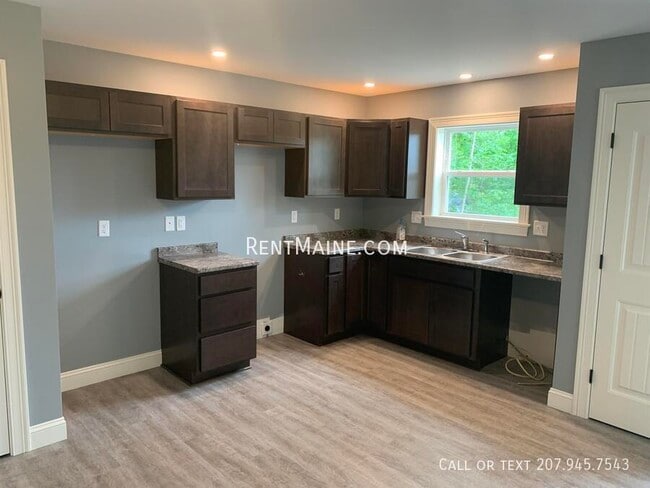 Building Photo - 9 Twin Oak Dr