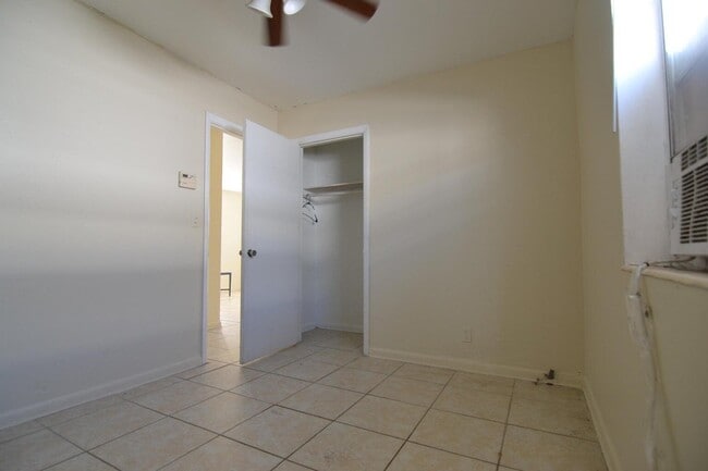 Foto del edificio - 1497 W 31st St