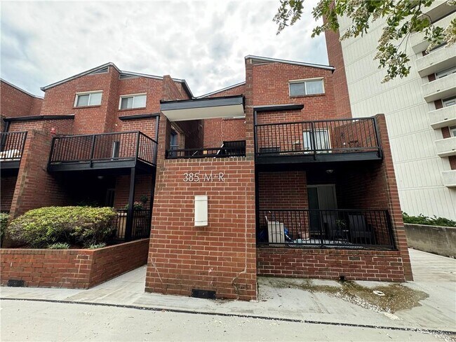 Foto del edificio - 385 Ralph McGill Blvd NE