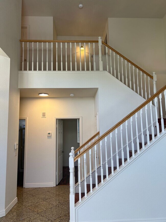 Foto del edificio - LOVELY 4 BEDROOM HOME IN LAGUNA CREEK!