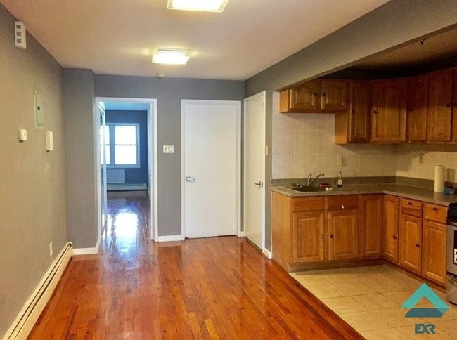 Foto del edificio - 1277 Putnam Ave