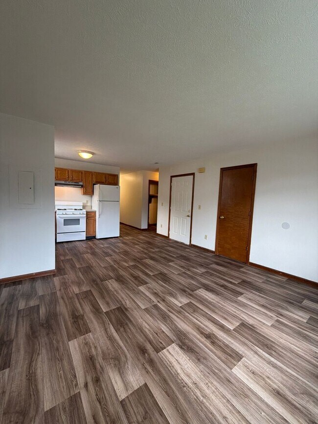 Building Photo - 213 Stonewall Ct