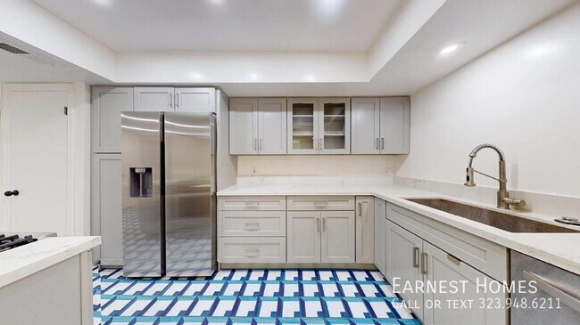 Building Photo - 6752 Hillpark Dr
