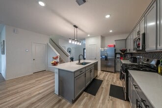 Building Photo - 9335 Pavonia Fawn Dr