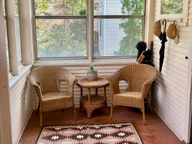 Foto del edificio - 1117 E Court St