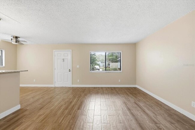 Foto del edificio - 3300 Fox Chase Cir