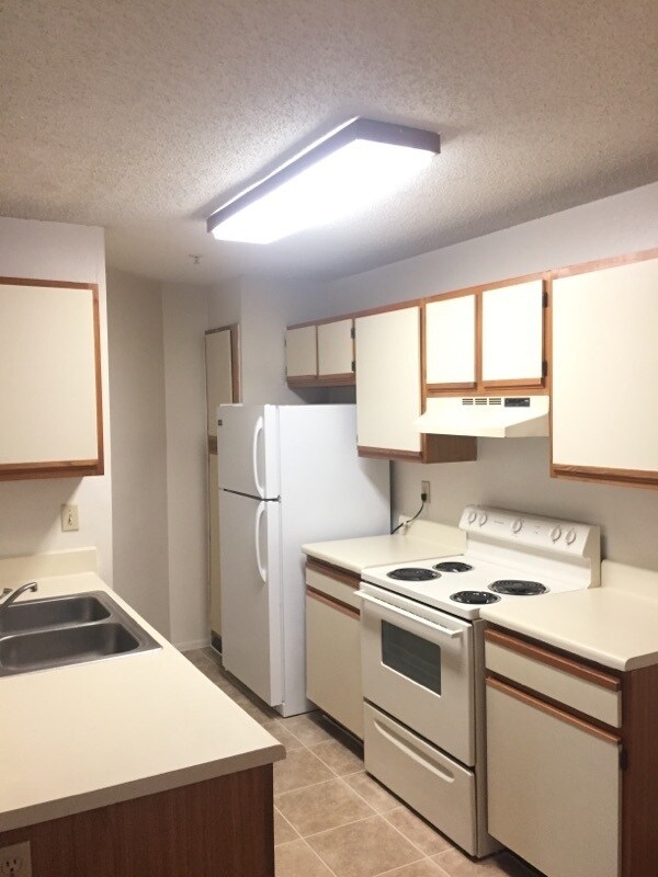 Building Photo - Spacious 2bed/2bath Condo For Rent at The ...